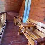 ロッジ подих лісу